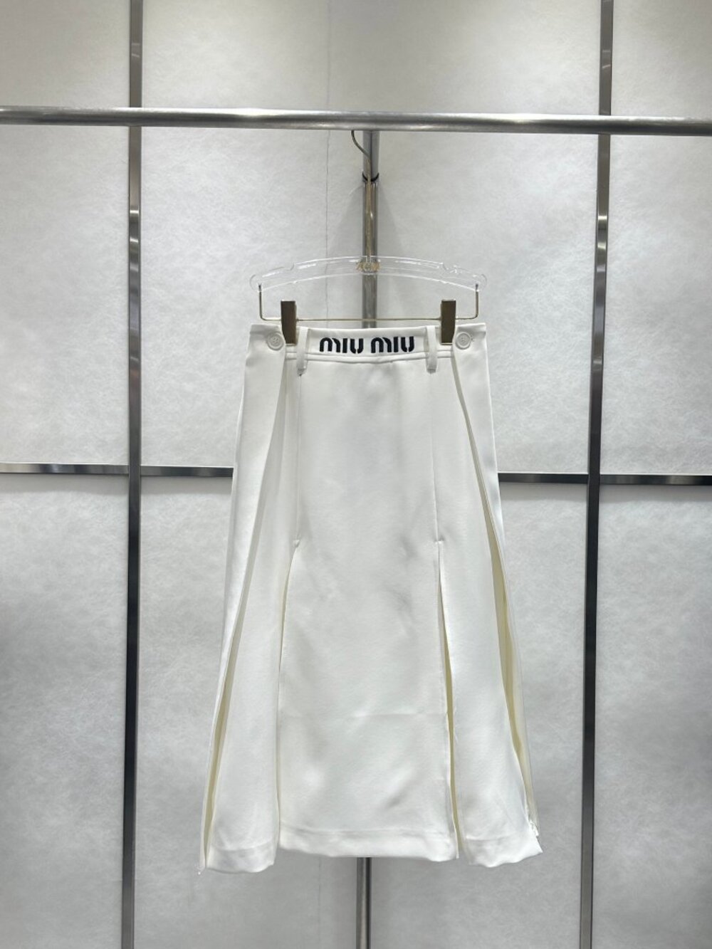 😙Miu Miu😙 White Over-the-Knee Pleated Skirt - Picture 2 of 7